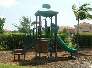 Building Photo - 1018 NE 42nd Ave