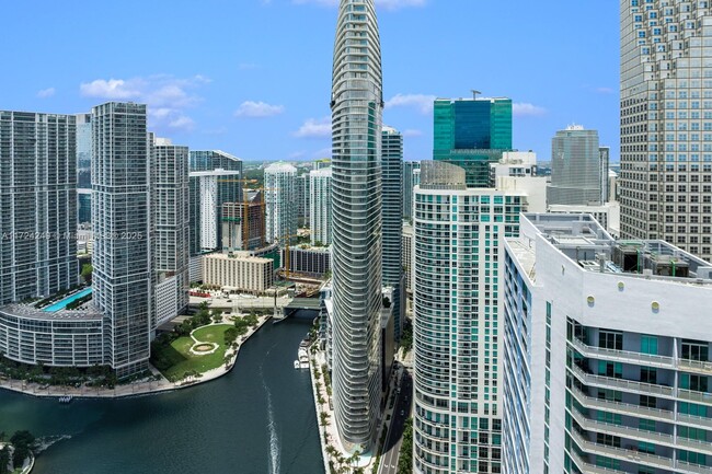 Building Photo - 300 Biscayne Blvd Way