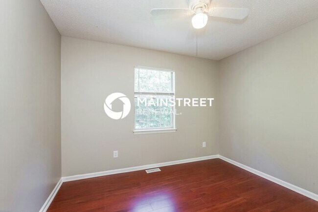 Building Photo - 4 Bedroom Pet-Friendly Home in Charlotte, NC with Main Street Renewal