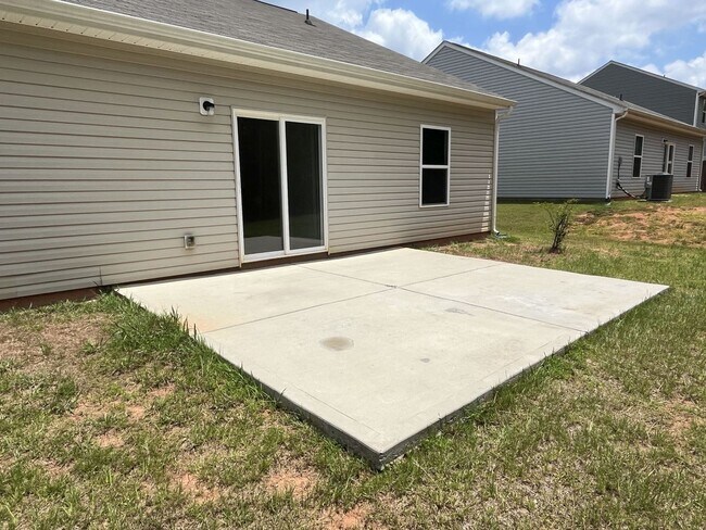 Building Photo - Newer 3 Bed Ranch home in East Charlotte