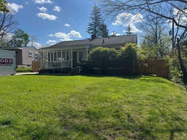 Building Photo - Fully Updated 3 Bedroom - 1 bathroom home - $2,900