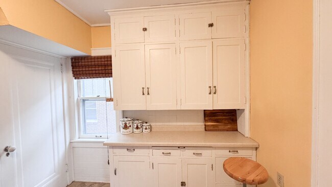 Building Photo - 505 N 16th Ave E