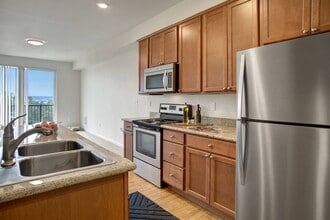 Building Photo - Heritage Hills