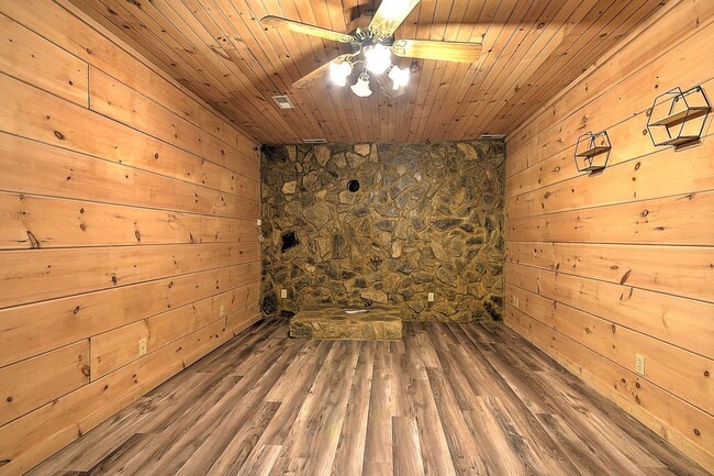 Building Photo - 13625 Horton Hwy