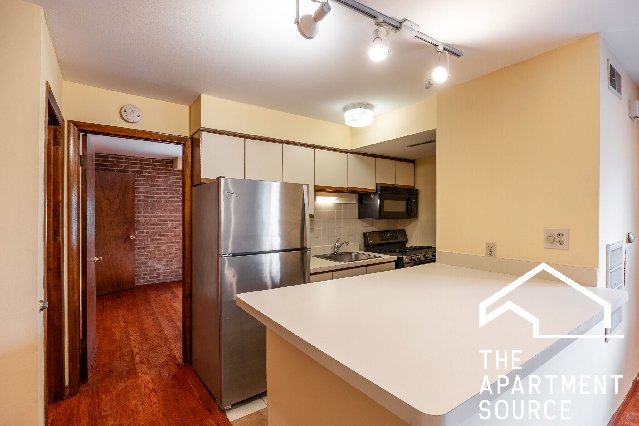 Building Photo - 719 W Diversey Pky