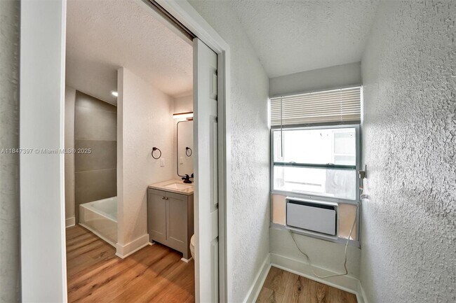 Building Photo - 1411 SW 3rd St