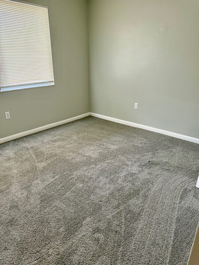 Building Photo - 101-107 Cory Ln - 105 Cory Ln