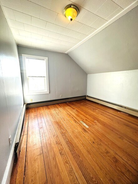 Building Photo - 2 Bernon St