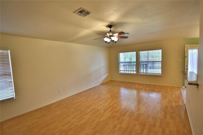 Building Photo - BEAUTIFUL 3 BEDROOMS / 2 BATH HOME IN SETTLERS CROSSING