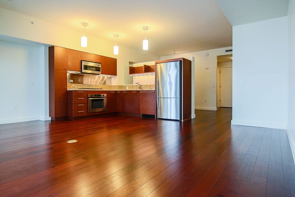 Spacious condo with high end finishes throughout. - 3601 SW River Pkwy