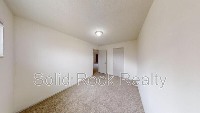 Building Photo - 1411 S Corona Ave