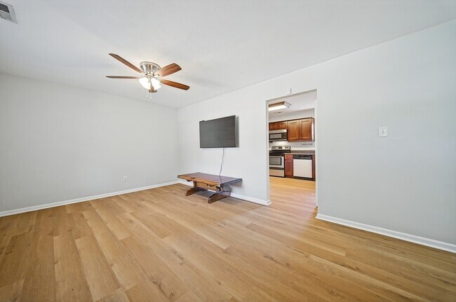 Building Photo - 1128 Grandy Ct