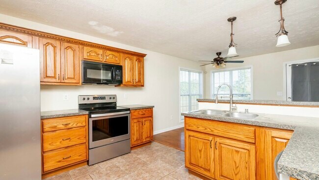 Building Photo - 15 Goldenrod Dr