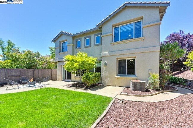 Building Photo - 1207 Villagio Dr