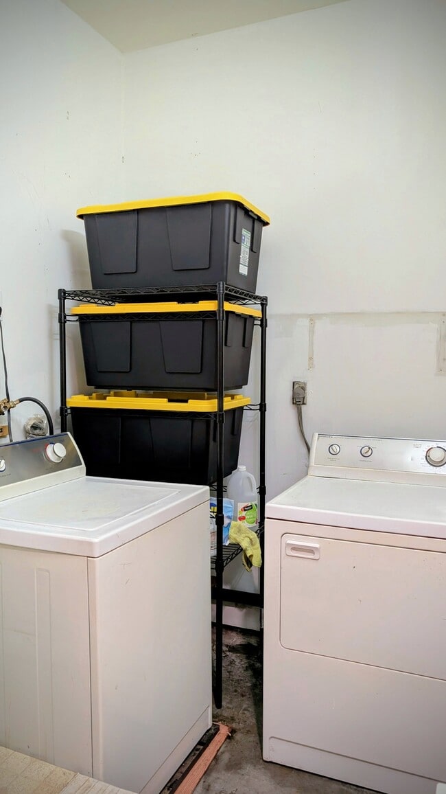 Building Photo - 3451 Sharon Rd