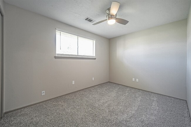 Building Photo - 407 Stratmore Dr