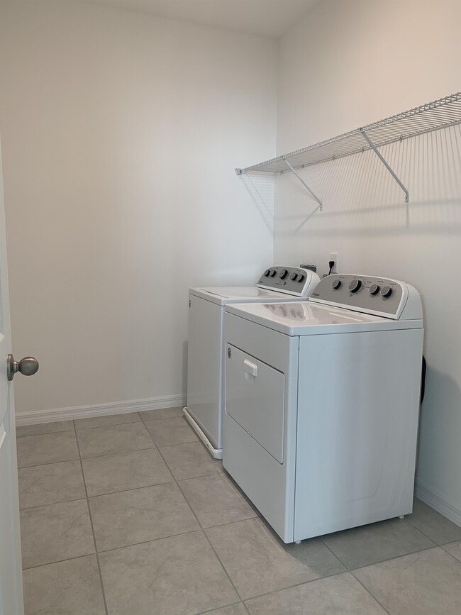 Building Photo - 10360 Austrina Oak Lp