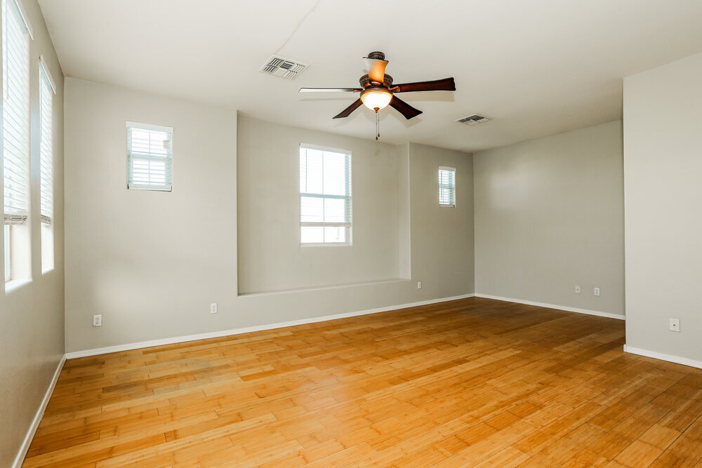 Building Photo - 1303 E Julian Dr