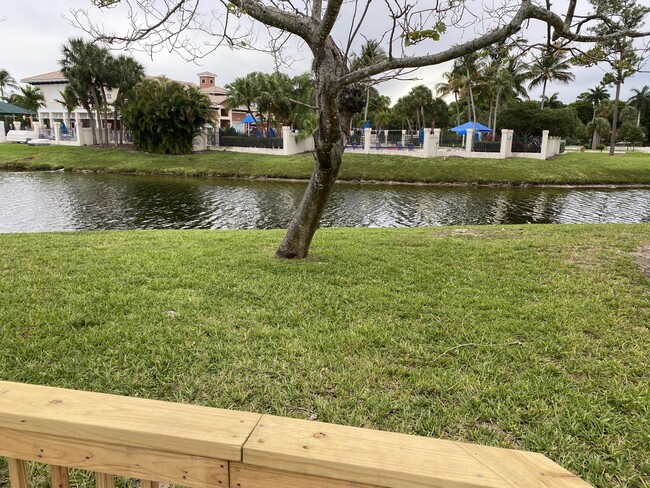 Building Photo - 5790 Fox Hollow Dr