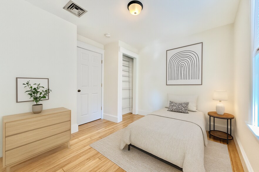 Building Photo - 13 Centre St