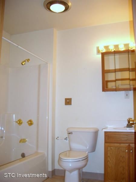 Building Photo - 1 br, 1 bath House - 221 W. Washington