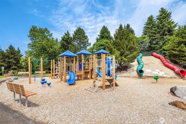 Building Photo - Beautiful Maple Ridge Highlands Home in Ma...