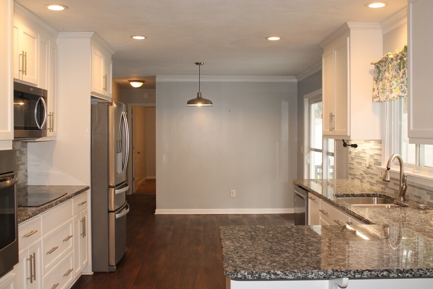 Building Photo - 4902 Simpson Dr