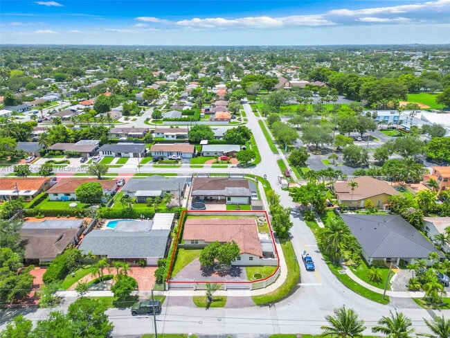 Building Photo - 4400 SW 89th Ave