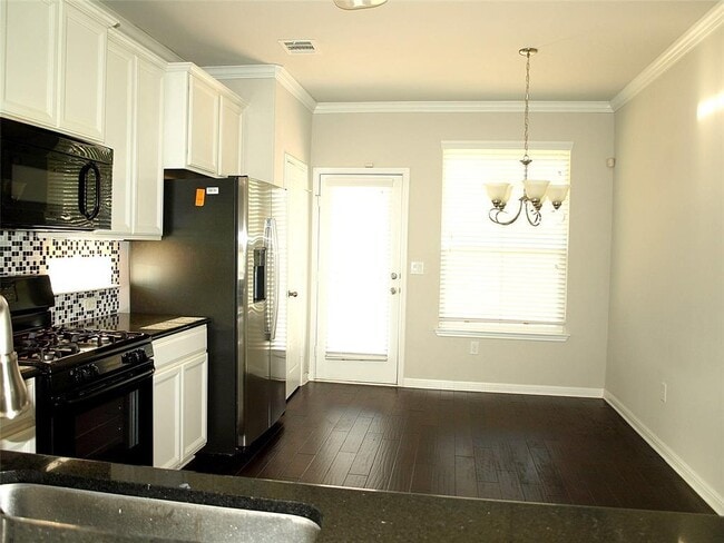 Building Photo - 213 Parable Cove