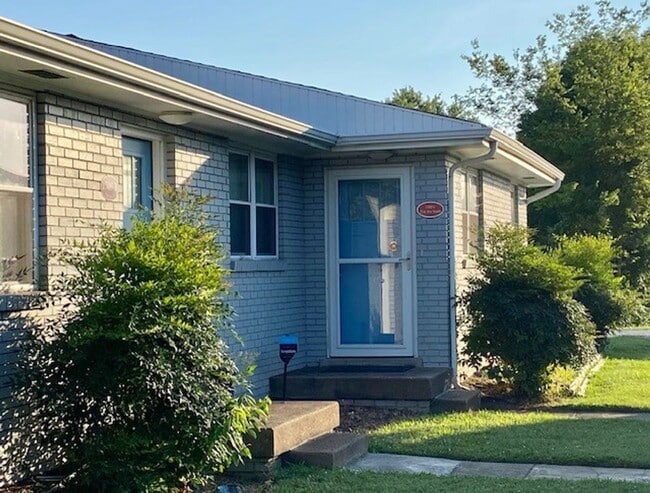 Primary Photo - Super Clean 2 Bedrooms, 1 Bathroom Single ...