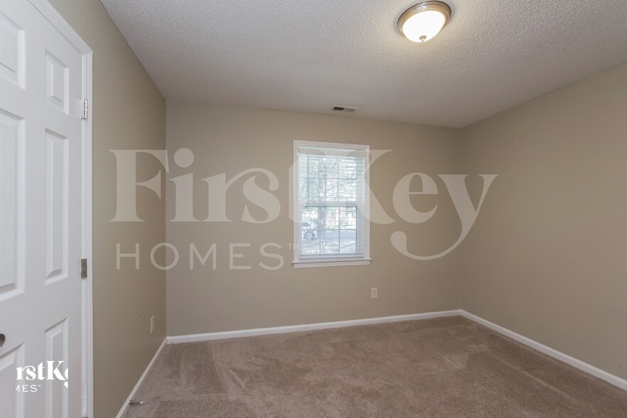 Building Photo - 3204 Faircroft Way