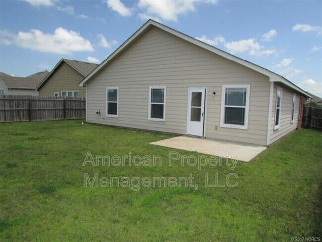 Building Photo - 11108 N 143rd E Ave
