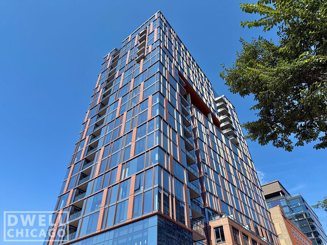 Building Photo - 1111 W Lake St