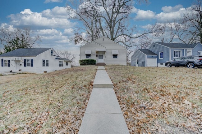 Building Photo - Cute 2 bedroom single family house in Bel-nor with attached garage.