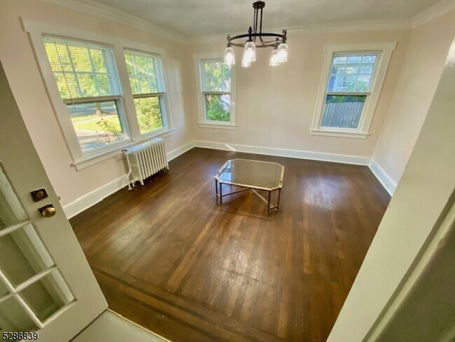 Building Photo - 136 S Centre St