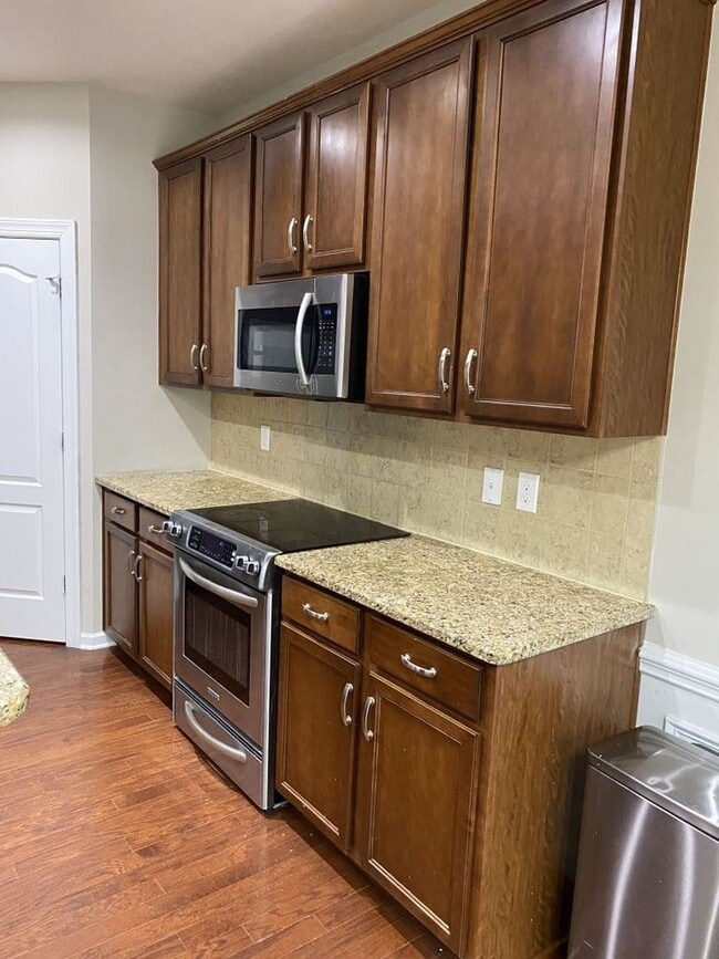 Building Photo - Great 2 Story 3 Bedroom Townhome in Stone ...