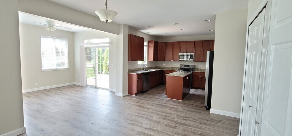 Building Photo - 12824 Meadow Ln