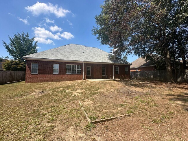 Building Photo - Beautiful 5 BR, 2.5 BA Home in Columbia Co...