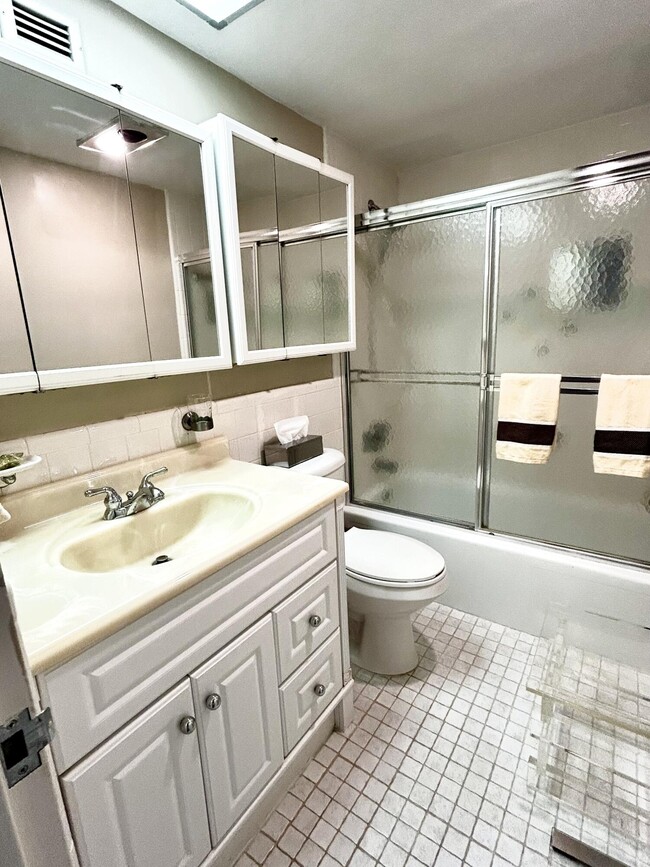 Building Photo - 2840 S Ocean Blvd