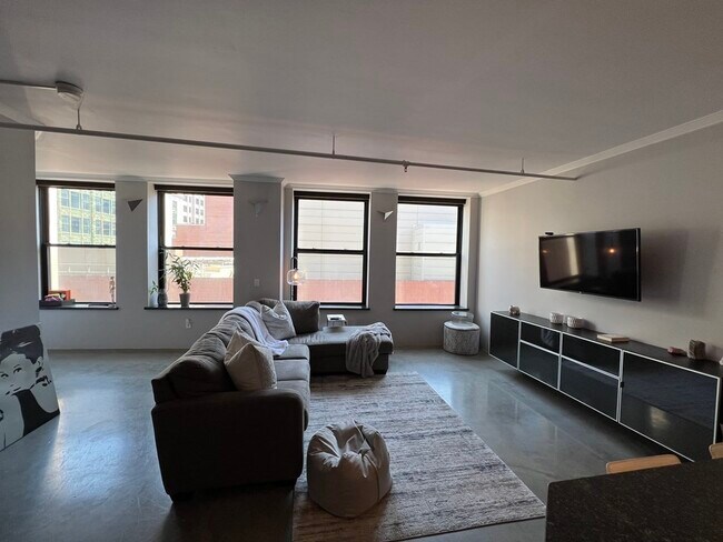 Building Photo - 453 Washington St