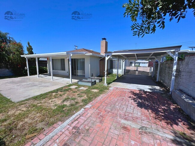 Building Photo - Newly upgraded 3 bd/1.5 bath with fenced yard