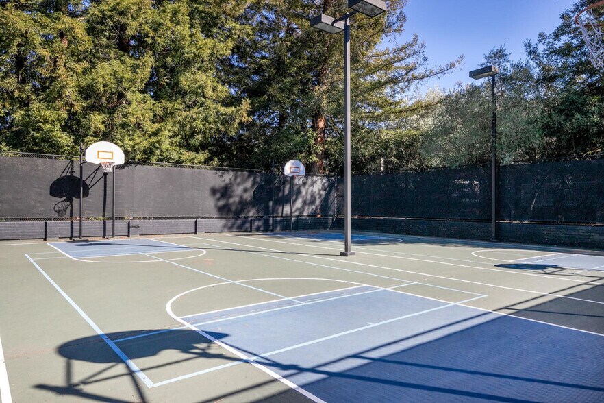 Building Photo - 555 W Middlefield Rd