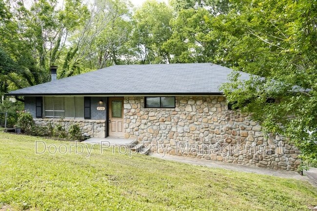 Building Photo - 730 Roberta Dr