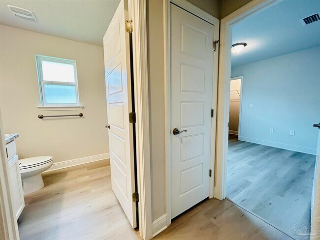 Building Photo - 1715 Leigh Lp