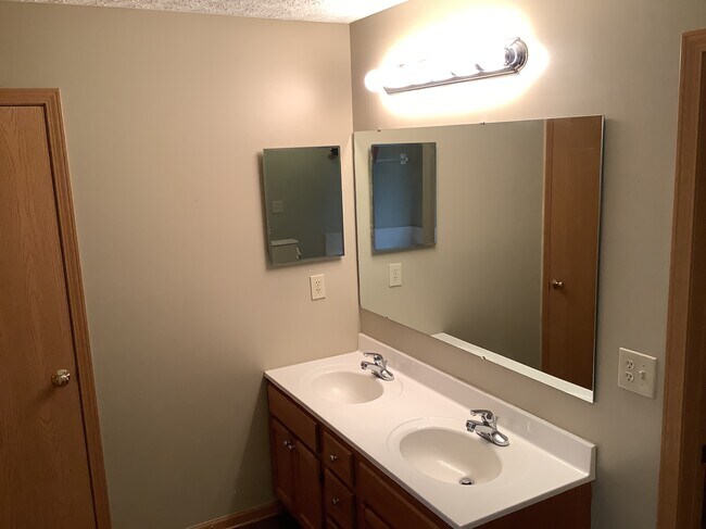 Building Photo - 8889 Sedona Court