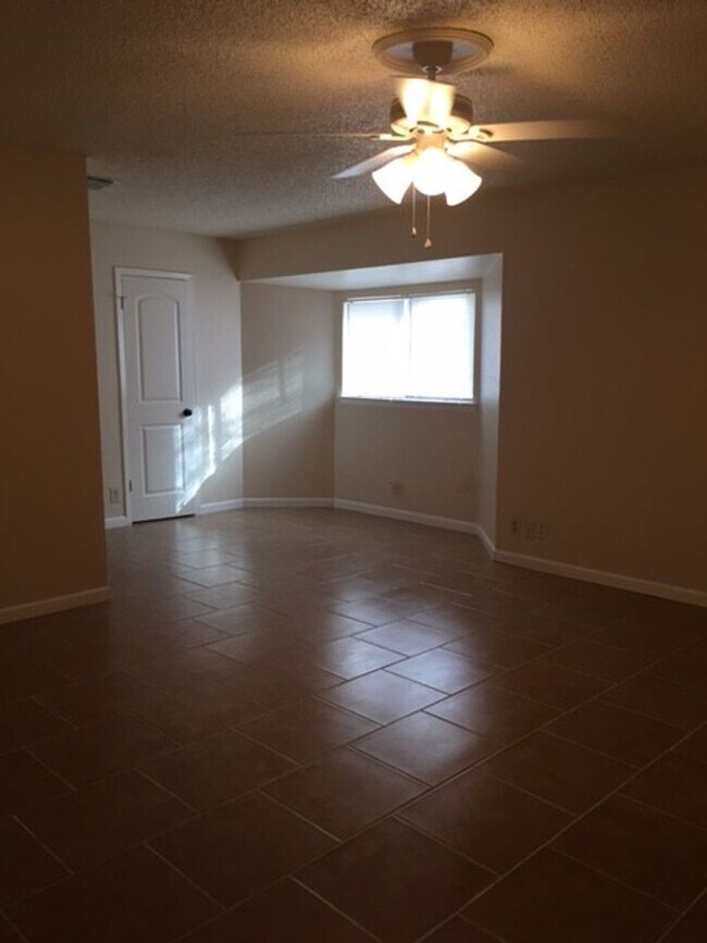 Building Photo - 10343 Prescott Dr