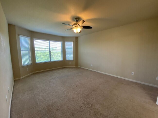 Building Photo - Move In Ready Home in Wolf Creek!