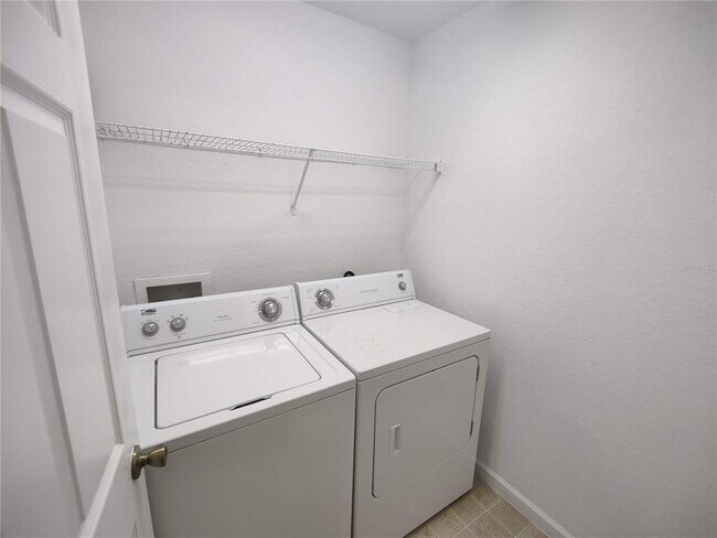 Building Photo - 2980 Ashland Ln S