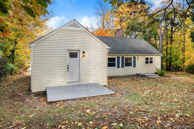 Building Photo - 27 Winding Ln