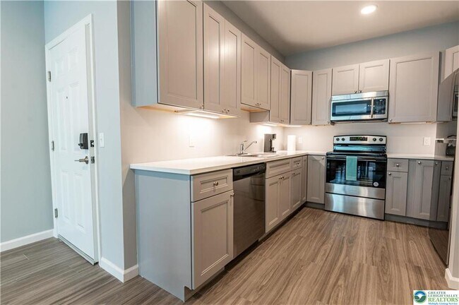 Building Photo - 948 N Front St